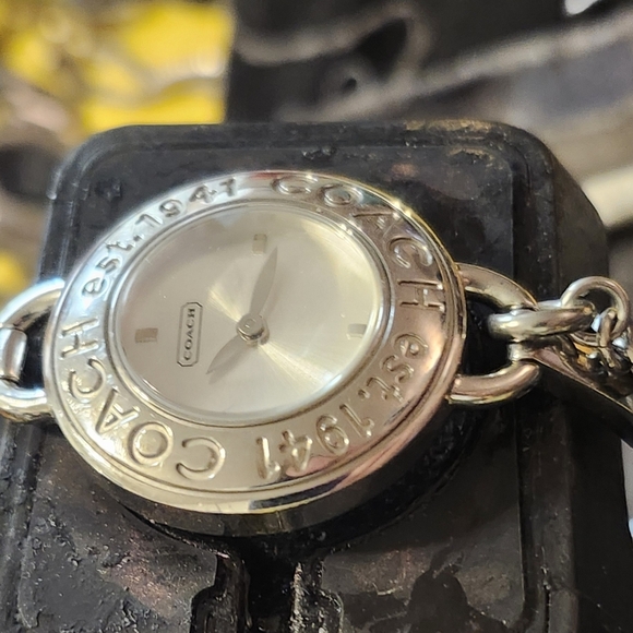 BEAUTIFUL VINTAGE COACH Phoebe BRACLET WATCH - Picture 3 of 8
